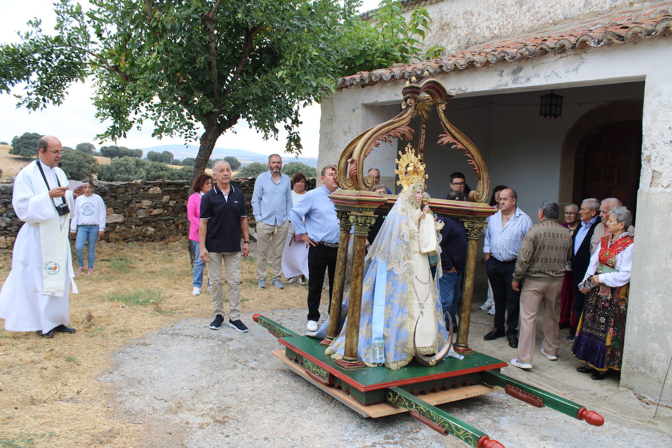 Honores a la Virgen del Carrascal en Cespedosa de Tormes