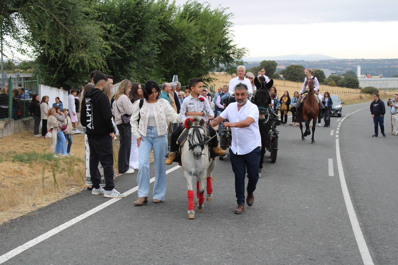 Honores a la Virgen del Carrascal en Cespedosa de Tormes