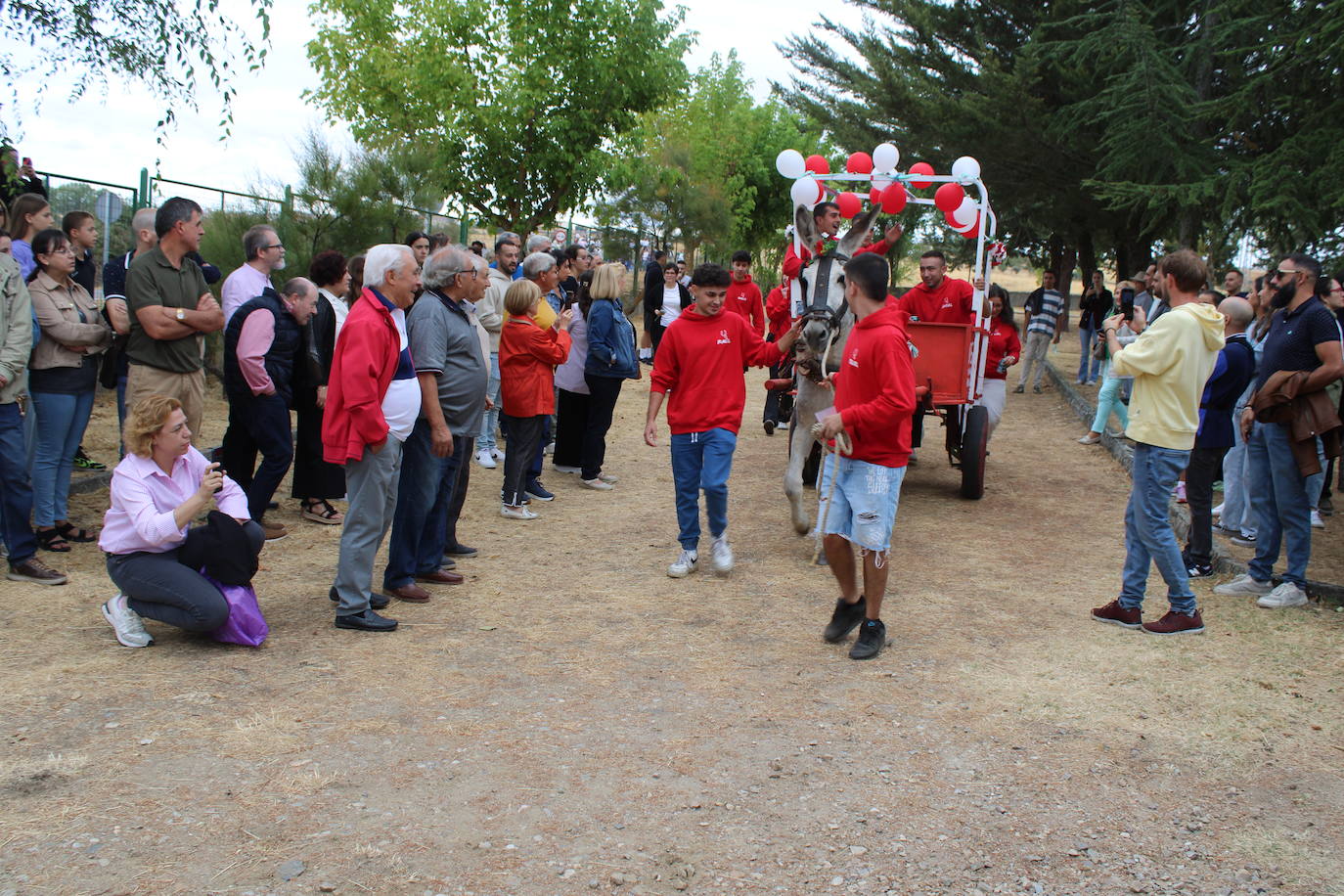 Honores a la Virgen del Carrascal en Cespedosa de Tormes