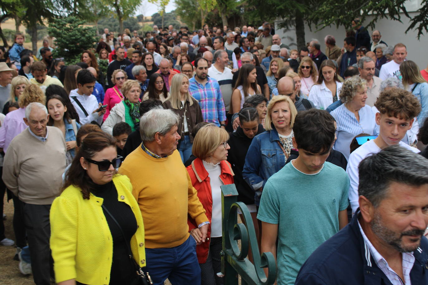 Honores a la Virgen del Carrascal en Cespedosa de Tormes