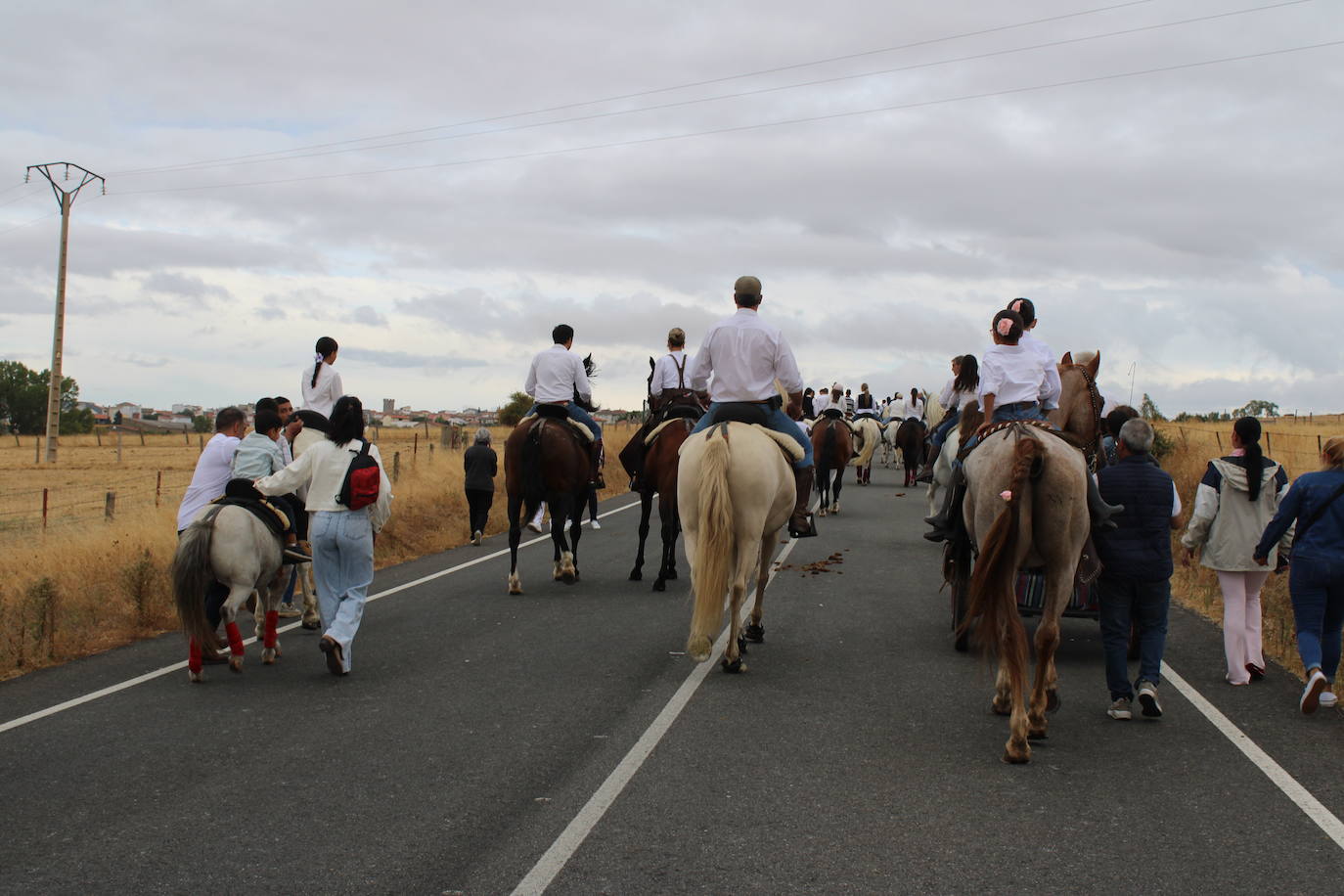Honores a la Virgen del Carrascal en Cespedosa de Tormes