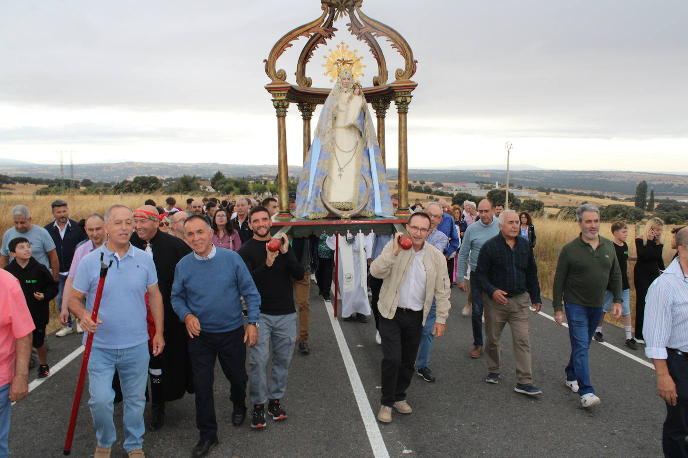 Honores a la Virgen del Carrascal en Cespedosa de Tormes