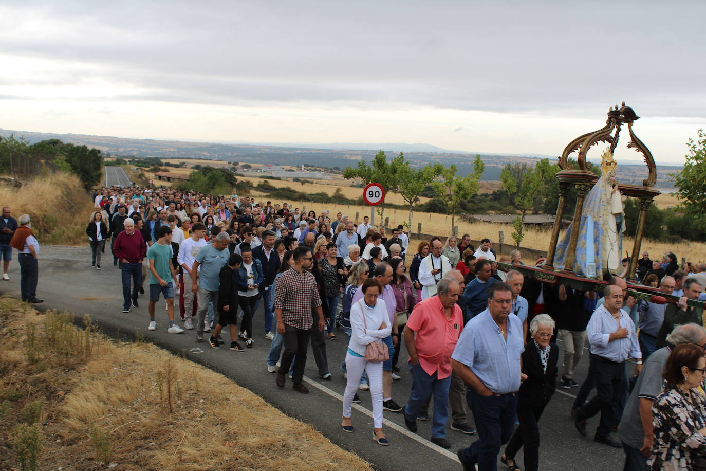 Honores a la Virgen del Carrascal en Cespedosa de Tormes