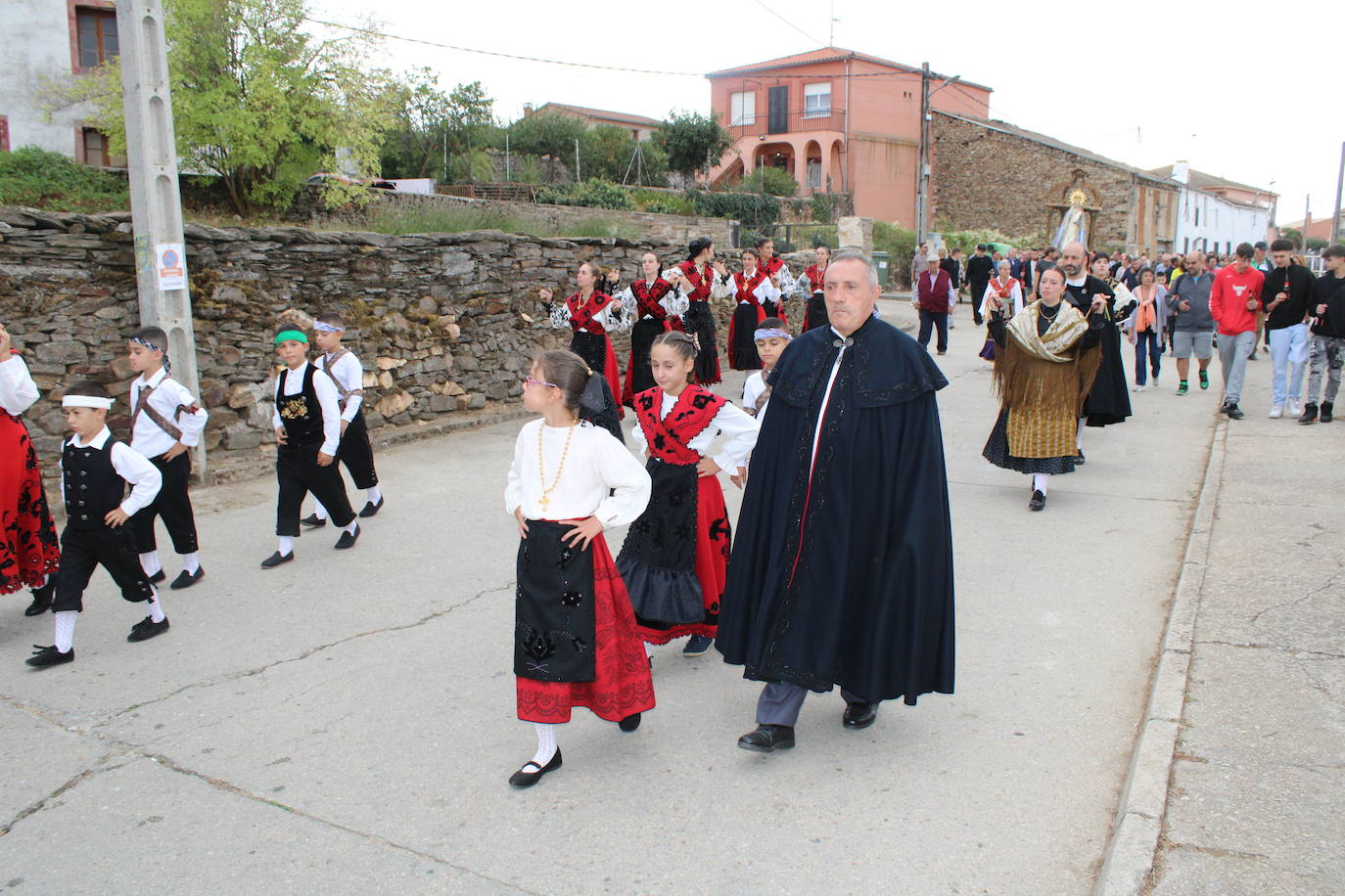 Honores a la Virgen del Carrascal en Cespedosa de Tormes
