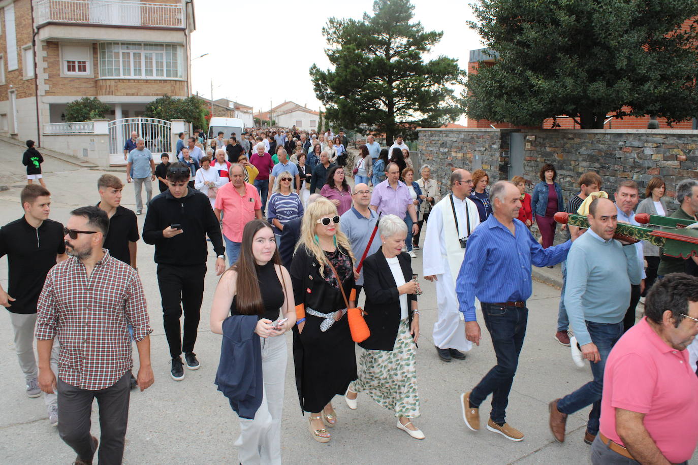 Honores a la Virgen del Carrascal en Cespedosa de Tormes