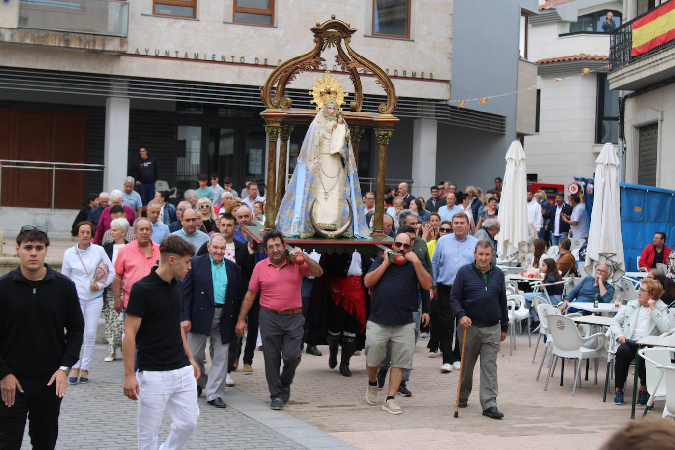 Honores a la Virgen del Carrascal en Cespedosa de Tormes