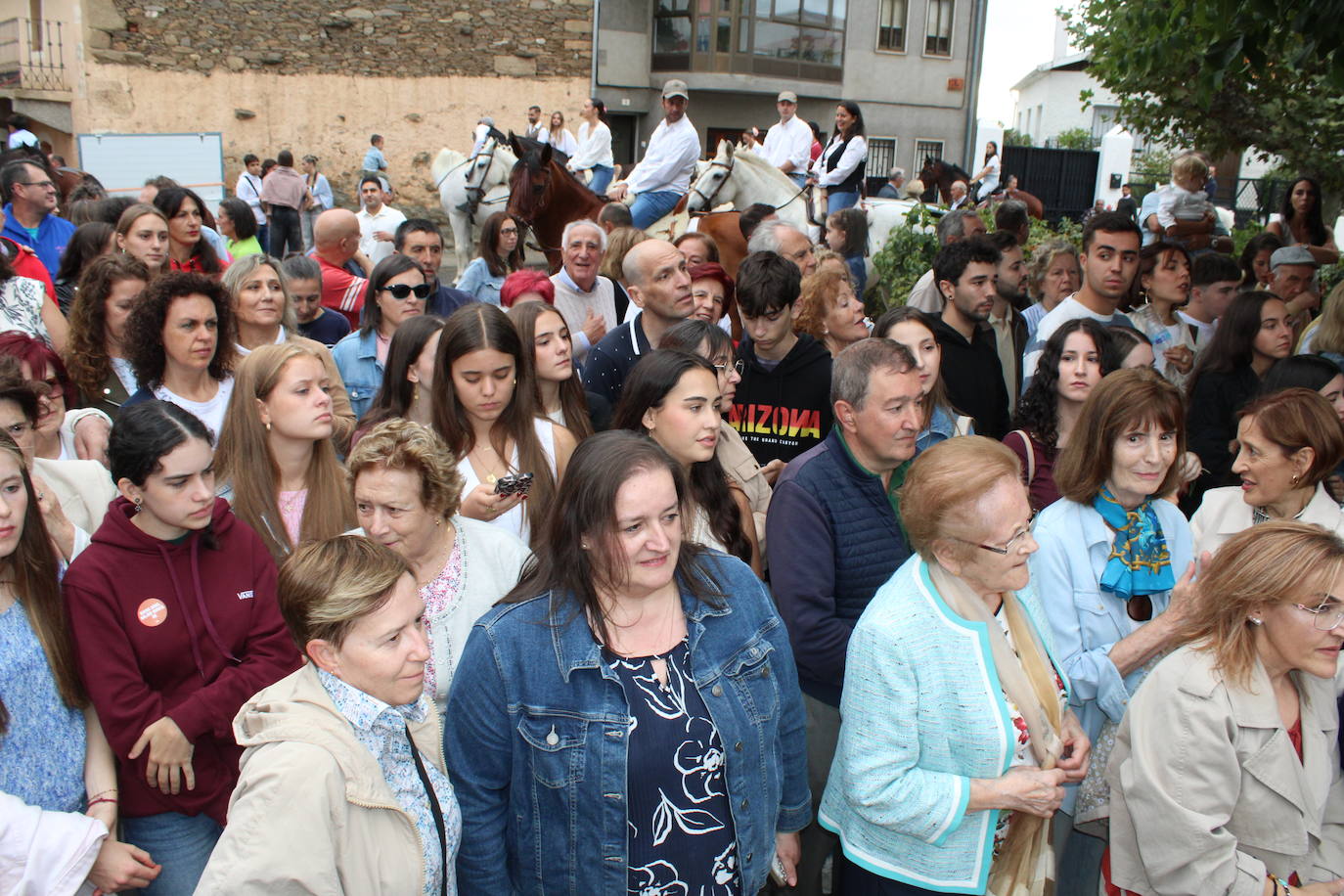 Honores a la Virgen del Carrascal en Cespedosa de Tormes