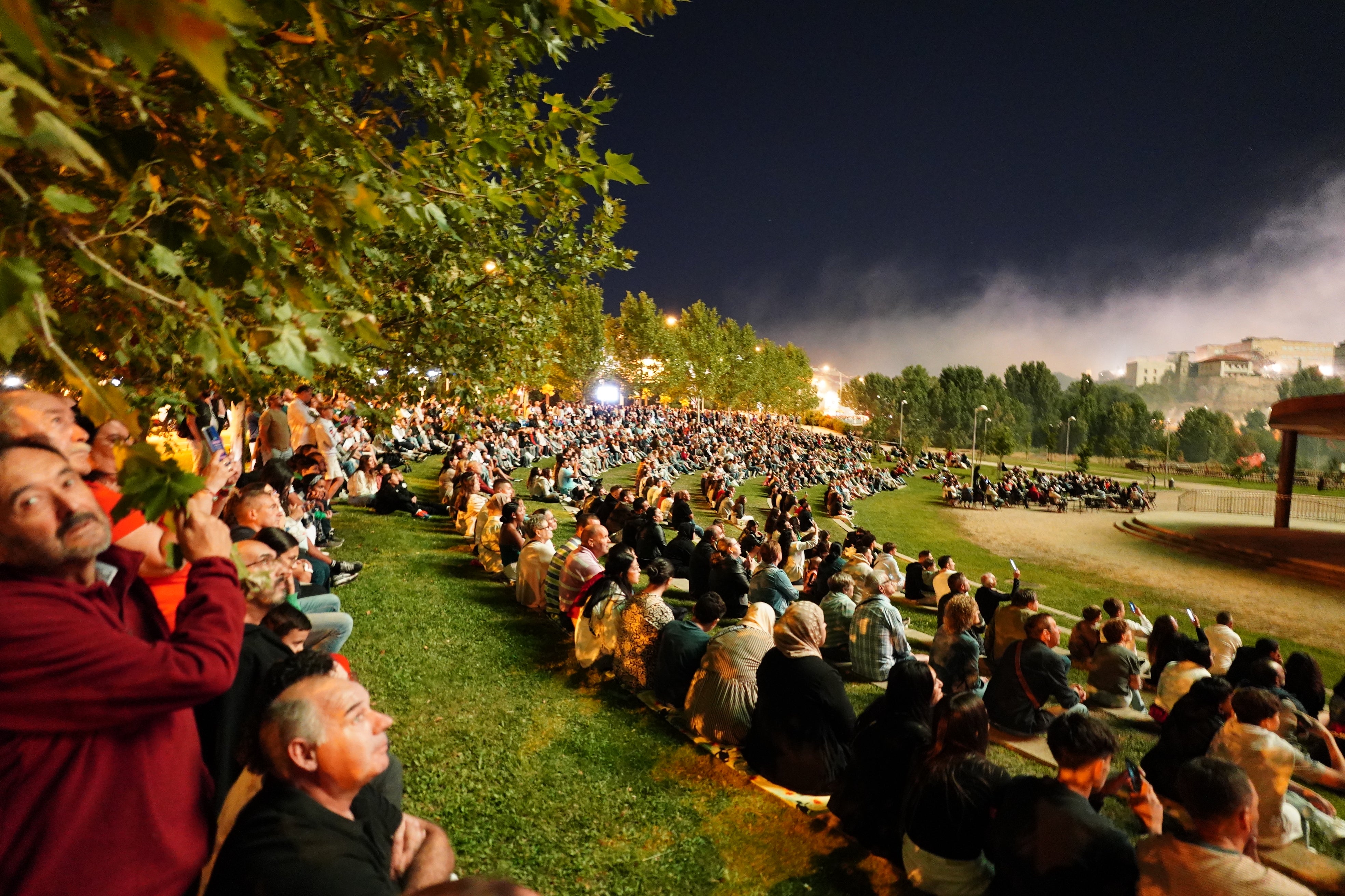 Atronador espectáculo de luz y color para iniciar las Fiestas