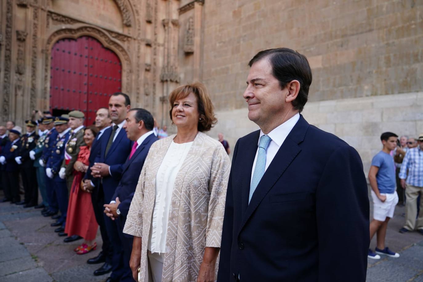 La ofrenda a la Virgen de la Vega en la Catedral, en imágenes