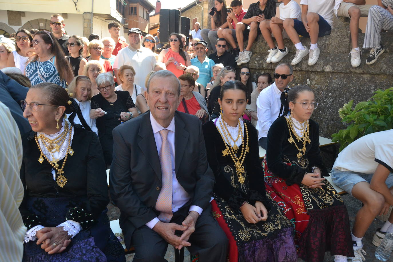 Miranda del Castañar baila en honor a su patrona, la Virgen de la Cuesta