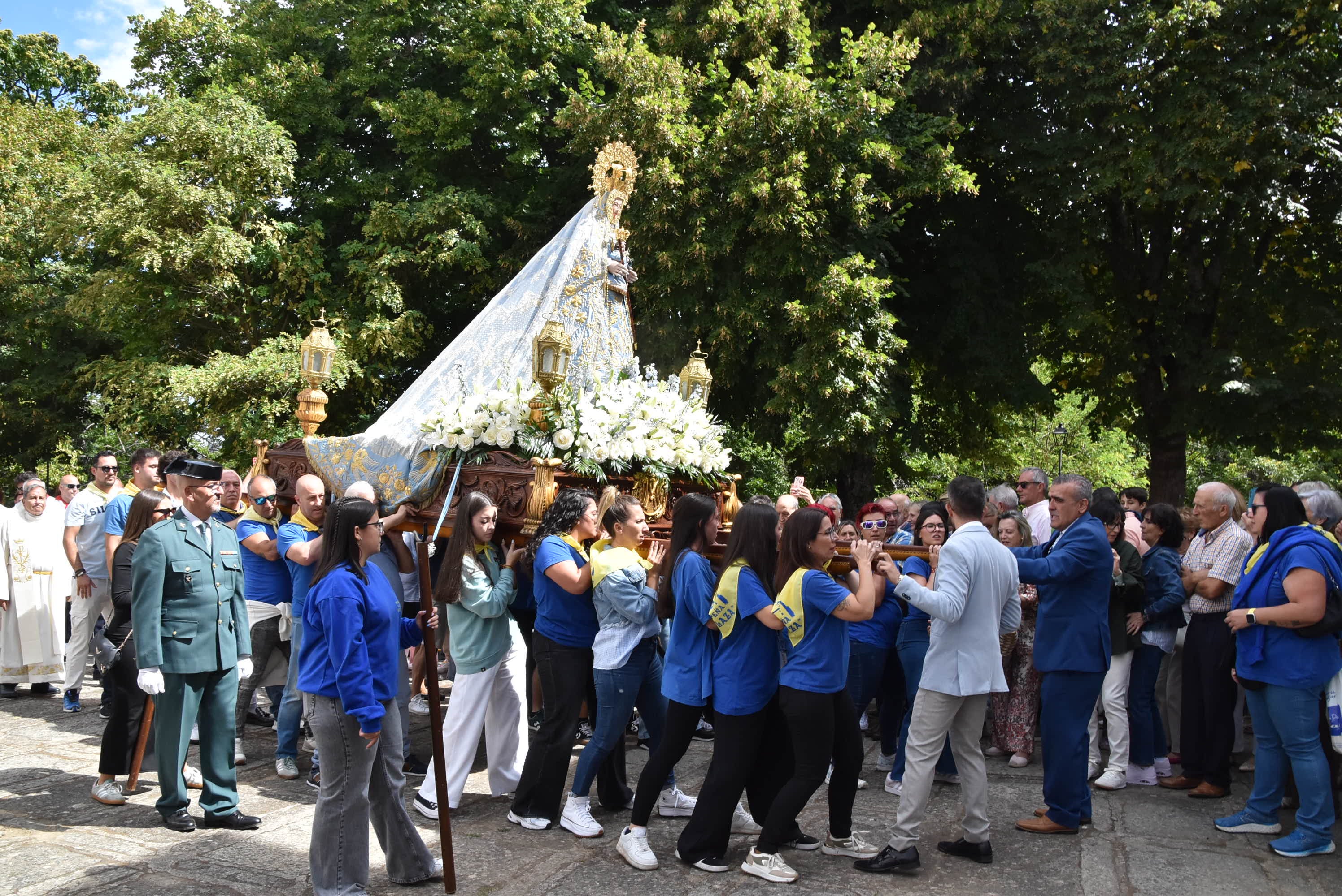 El paraje de El Castañar en Béjar se llena de fieles para acompañar a la Virgen