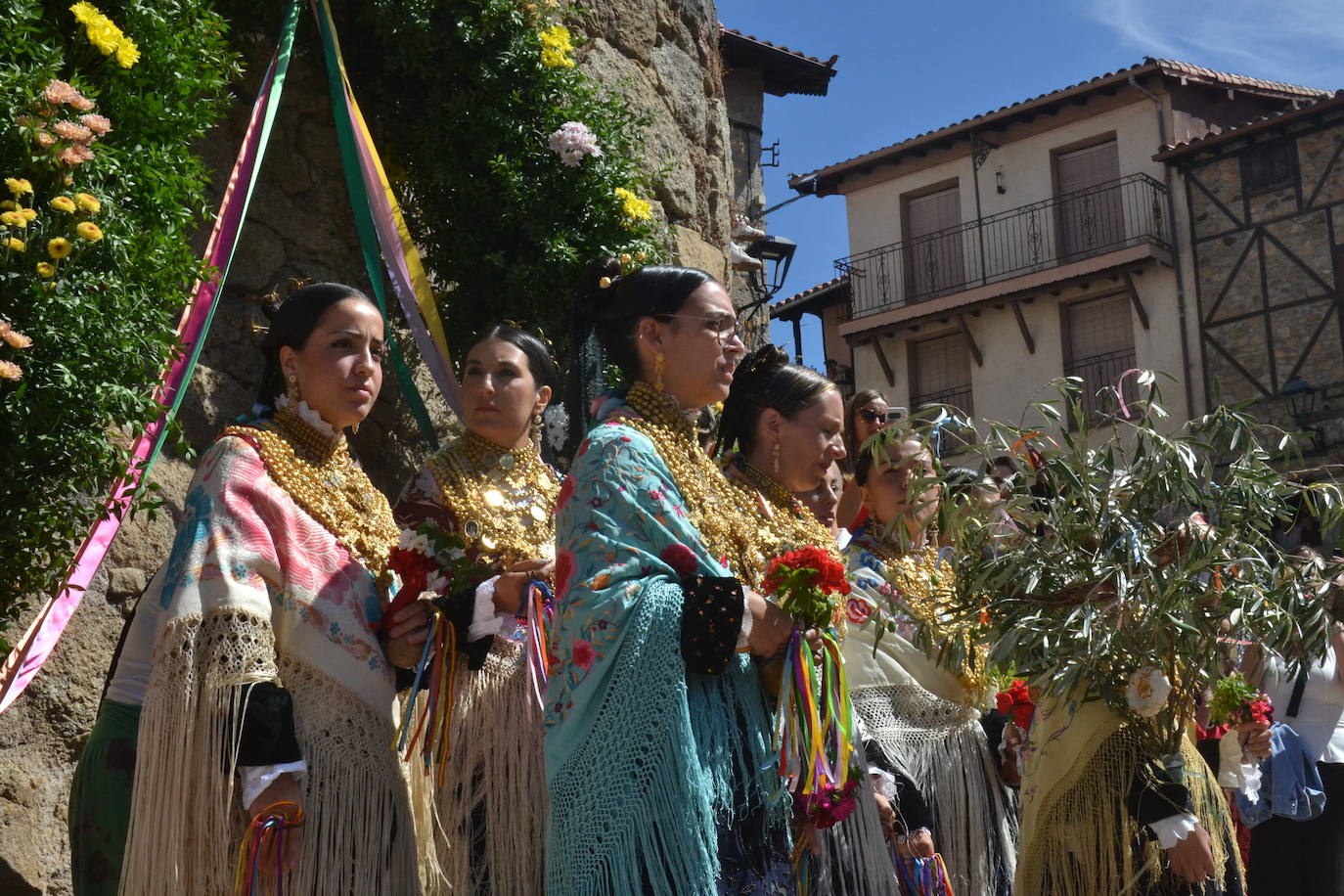 Miranda del Castañar baila en honor a su patrona, la Virgen de la Cuesta