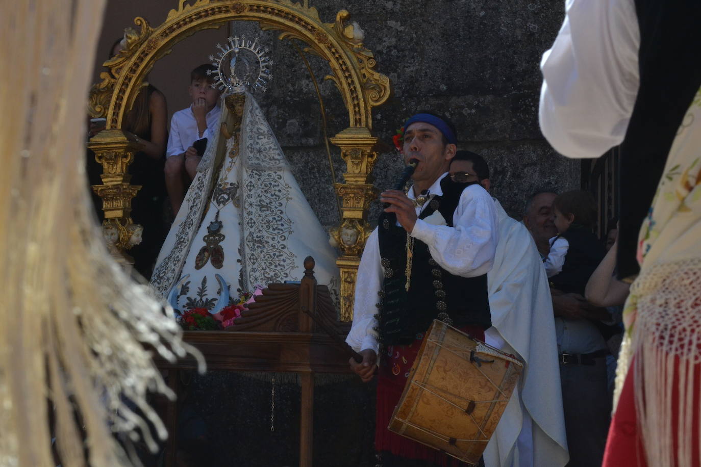 Miranda del Castañar baila en honor a su patrona, la Virgen de la Cuesta