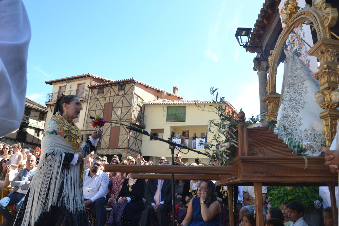 Miranda del Castañar baila en honor a su patrona, la Virgen de la Cuesta