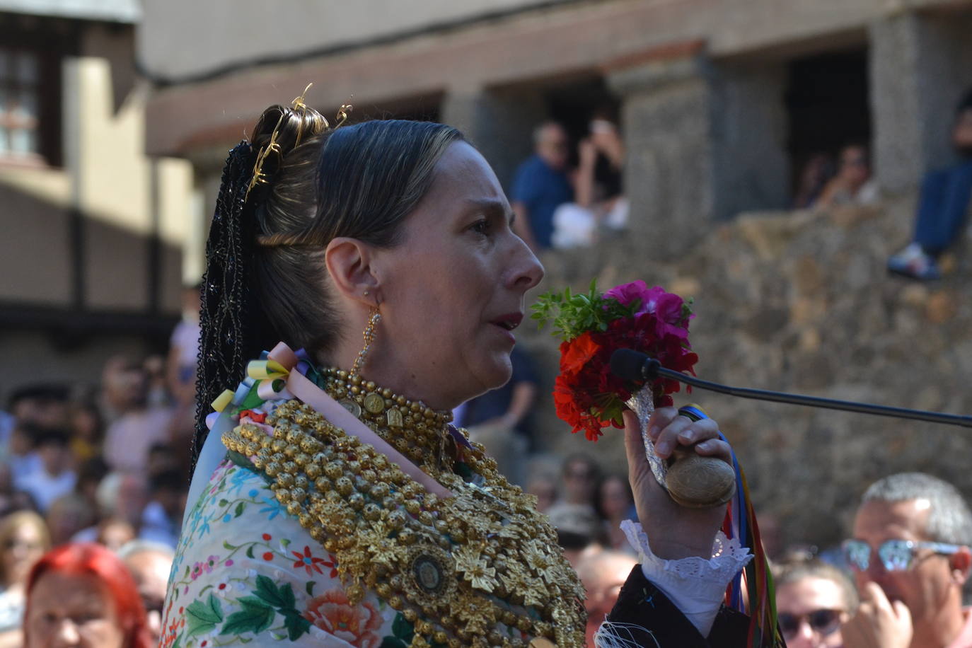 Miranda del Castañar baila en honor a su patrona, la Virgen de la Cuesta