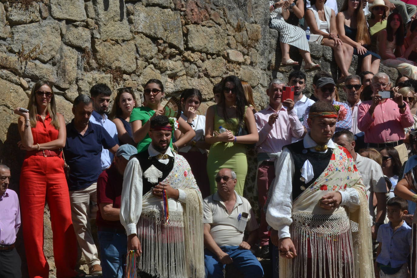 Miranda del Castañar baila en honor a su patrona, la Virgen de la Cuesta