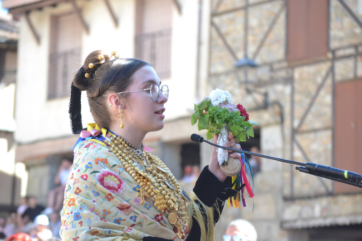 Miranda del Castañar baila en honor a su patrona, la Virgen de la Cuesta