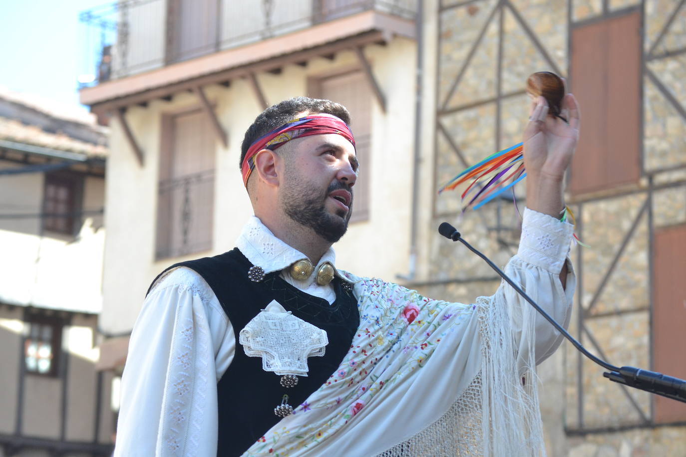 Miranda del Castañar baila en honor a su patrona, la Virgen de la Cuesta