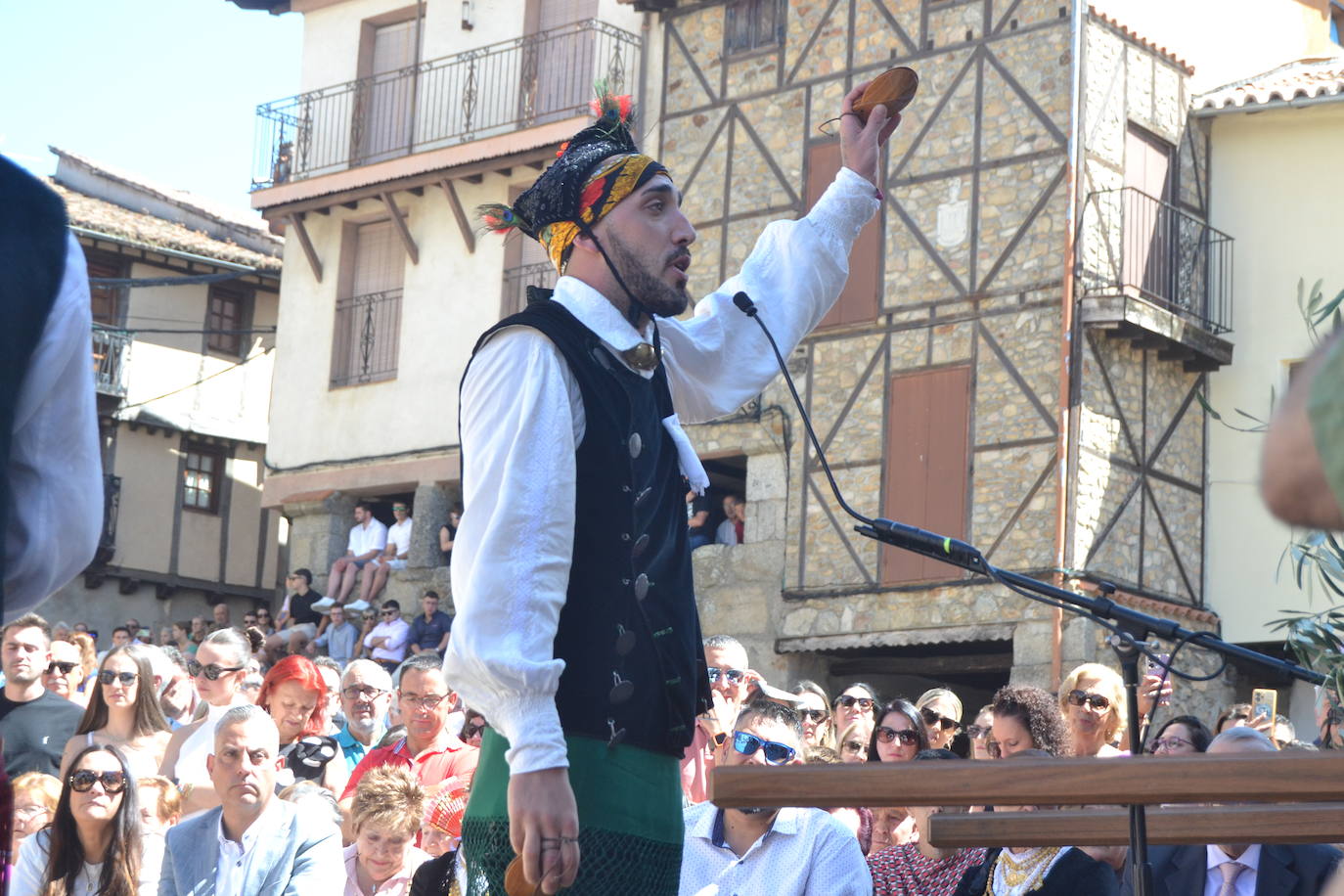 Miranda del Castañar baila en honor a su patrona, la Virgen de la Cuesta