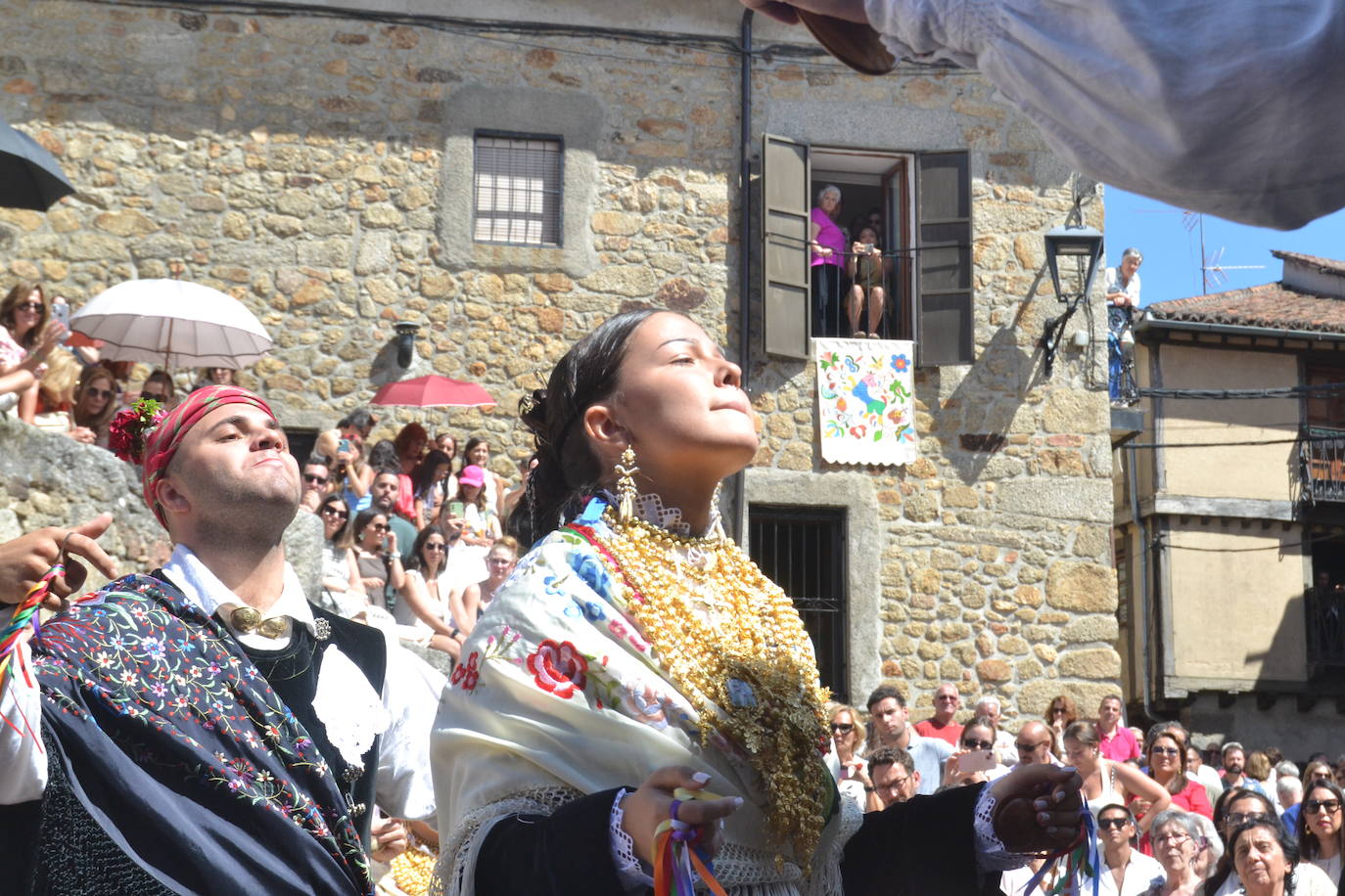 Miranda del Castañar baila en honor a su patrona, la Virgen de la Cuesta
