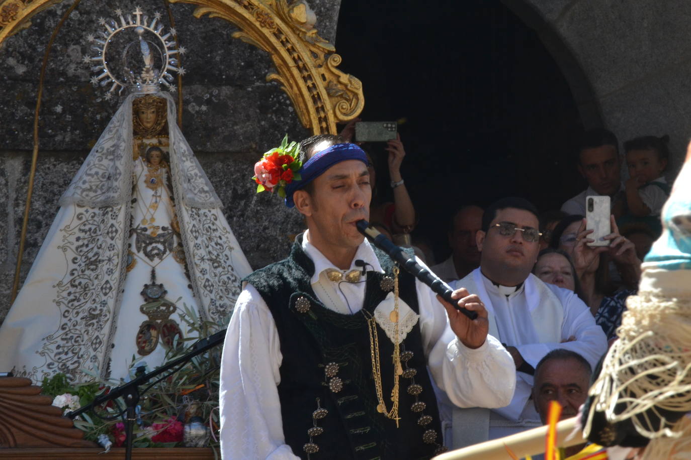 Miranda del Castañar baila en honor a su patrona, la Virgen de la Cuesta