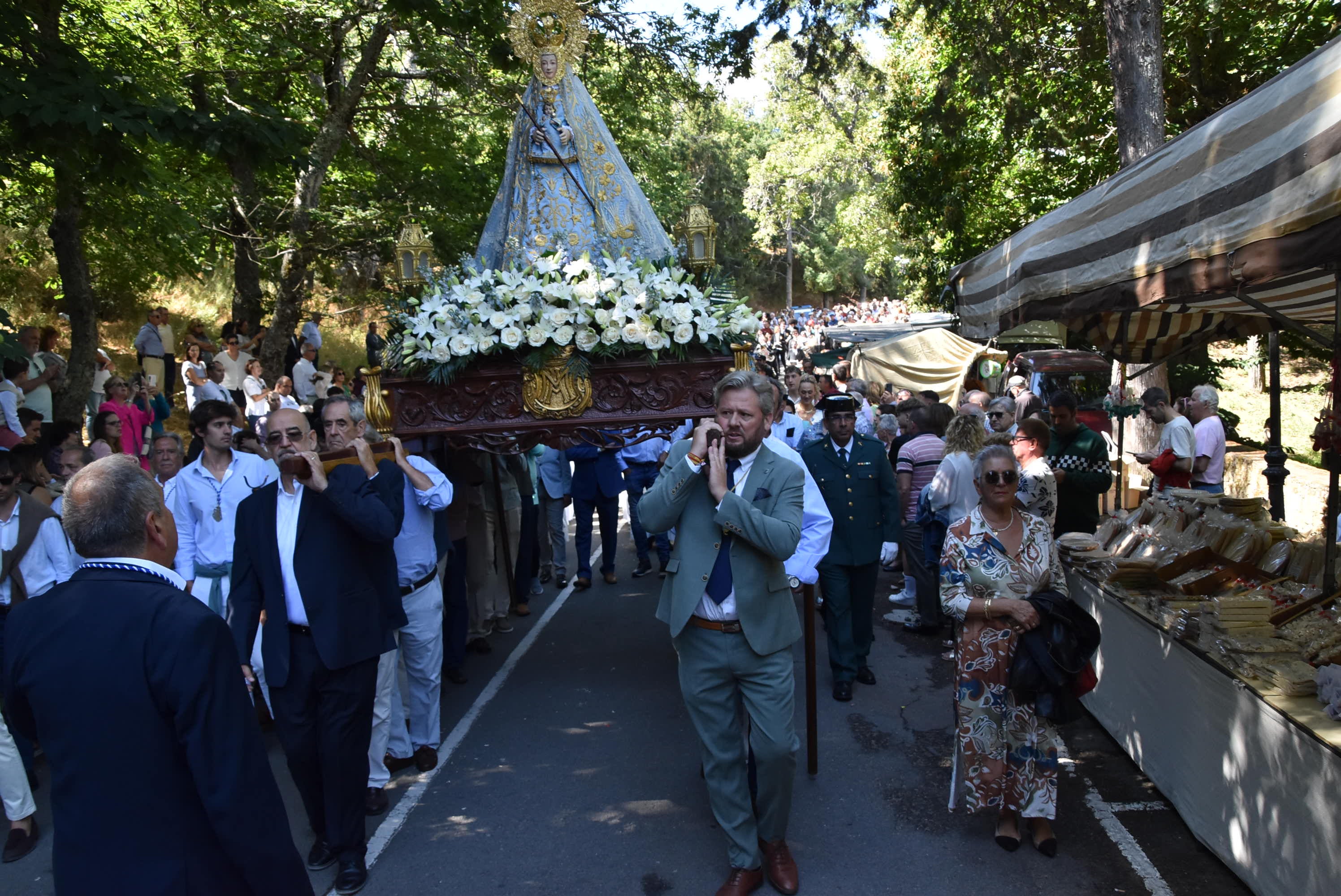 El paraje de El Castañar en Béjar se llena de fieles para acompañar a la Virgen