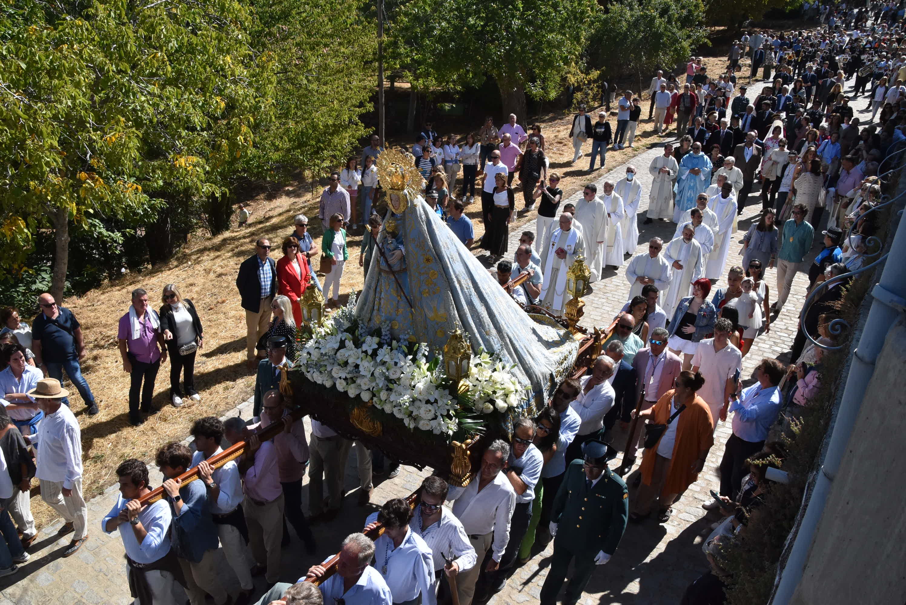 El paraje de El Castañar en Béjar se llena de fieles para acompañar a la Virgen