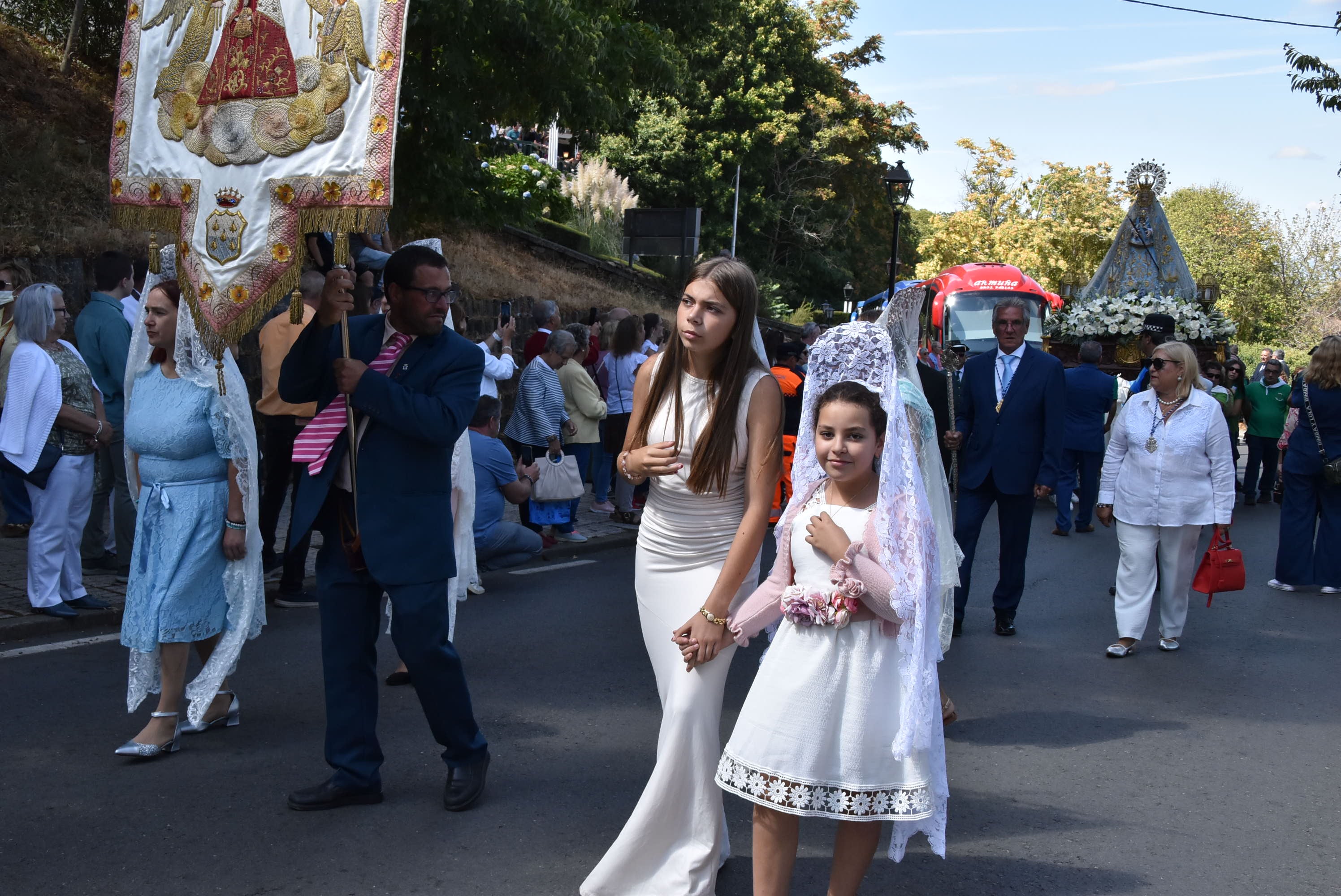 El paraje de El Castañar en Béjar se llena de fieles para acompañar a la Virgen