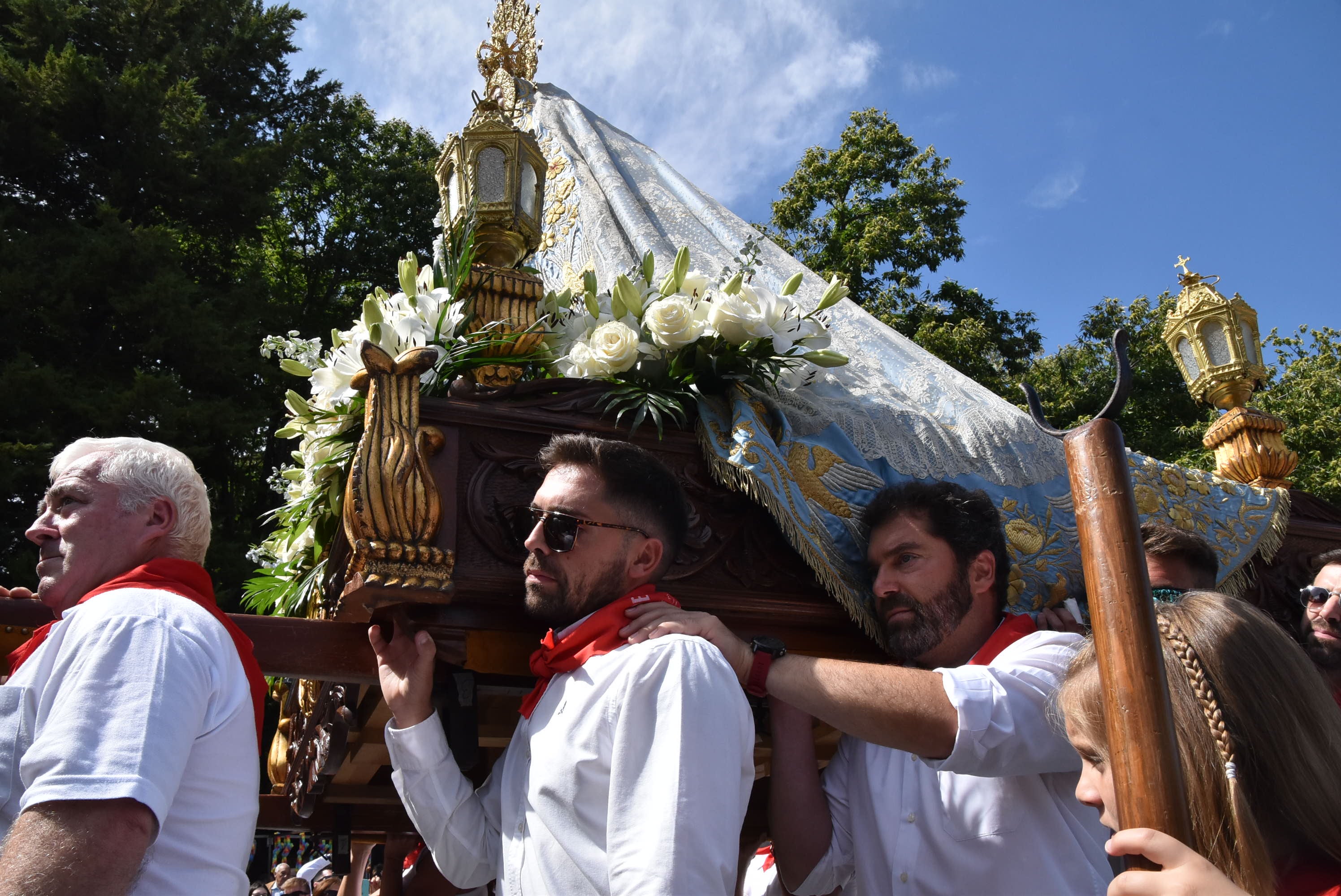 El paraje de El Castañar en Béjar se llena de fieles para acompañar a la Virgen