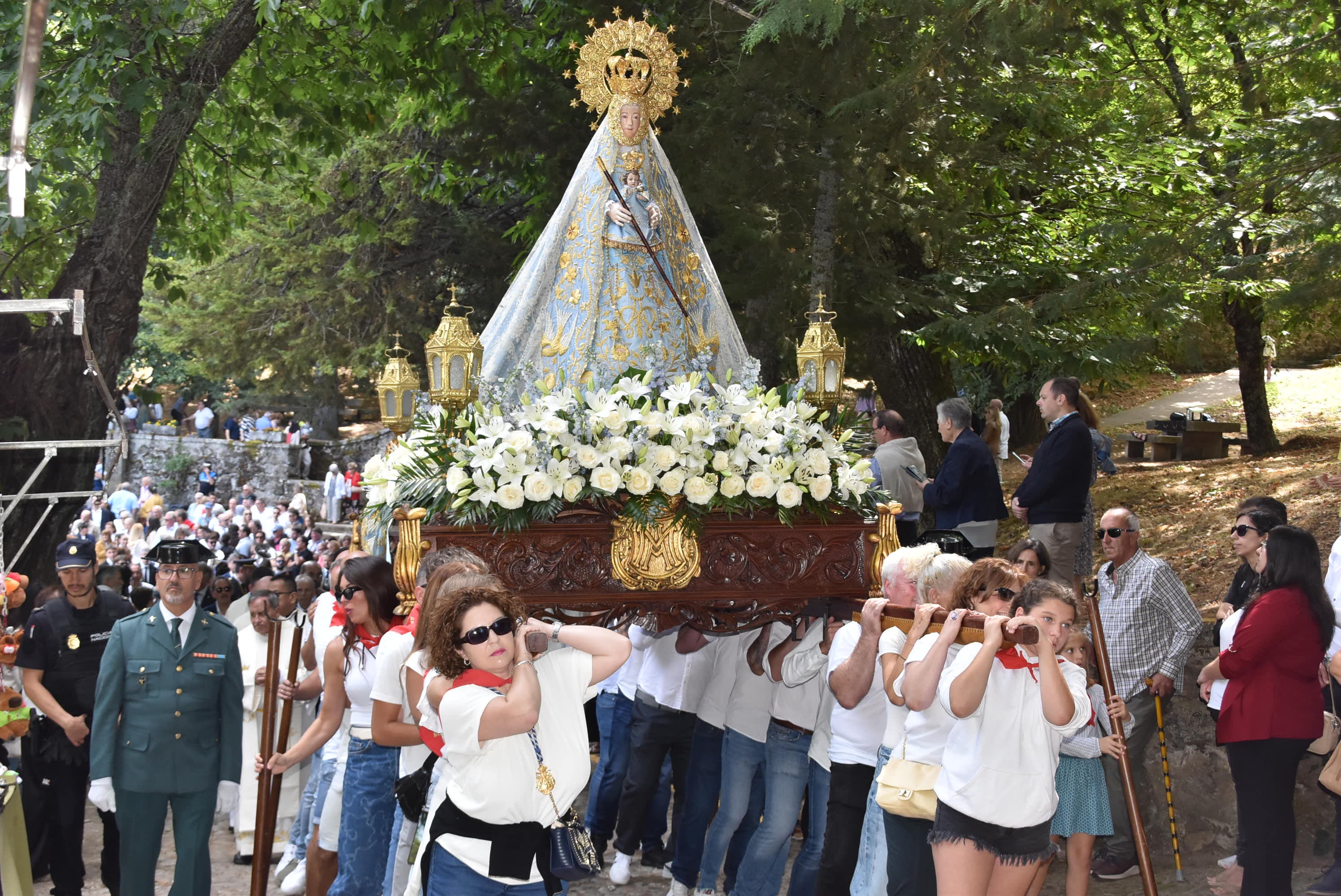 El paraje de El Castañar en Béjar se llena de fieles para acompañar a la Virgen