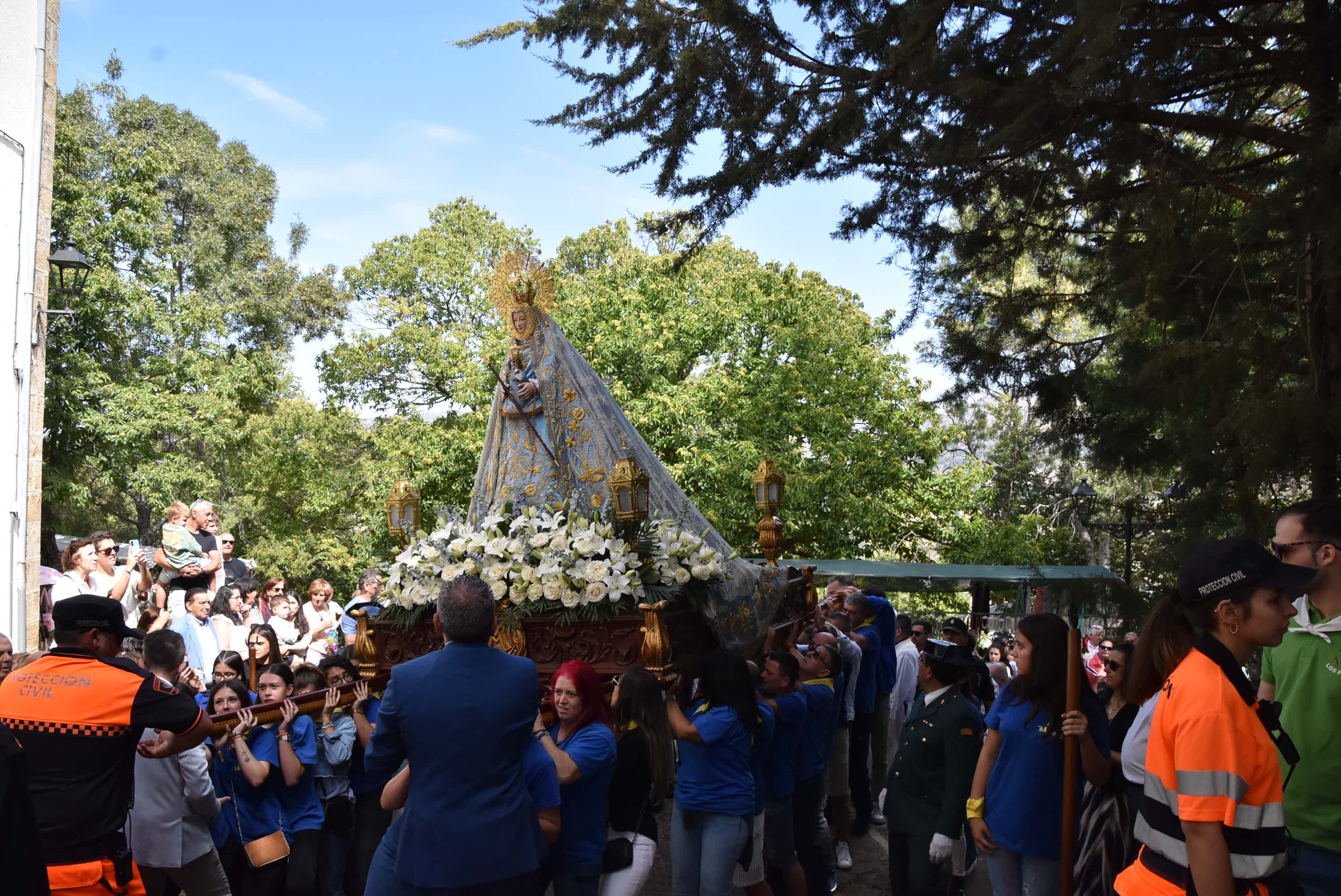 El paraje de El Castañar en Béjar se llena de fieles para acompañar a la Virgen