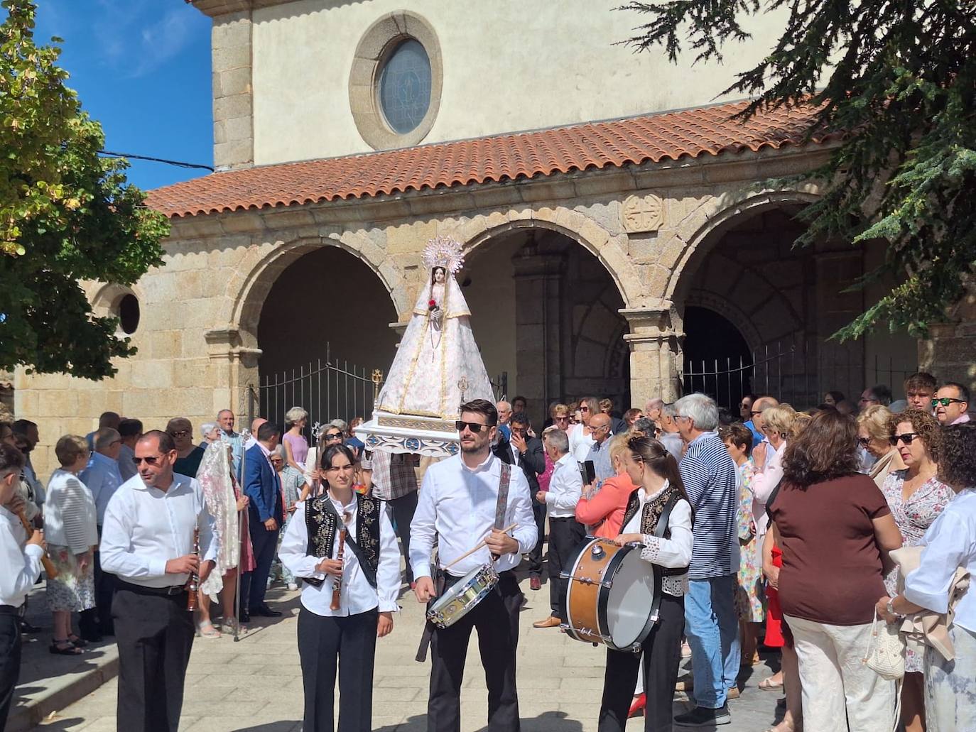 Encuentro junto a la Virgen de Gracia Carrero en Gallegos de Solmirón