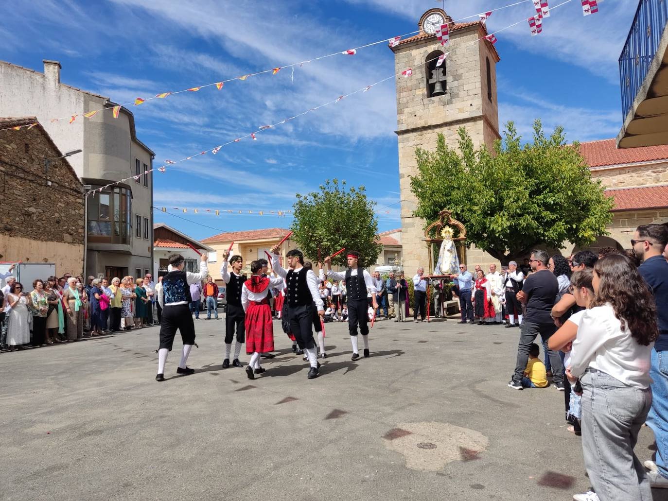 Día de esplendor para honrar a la Virgen en Cespedosa de Tormes