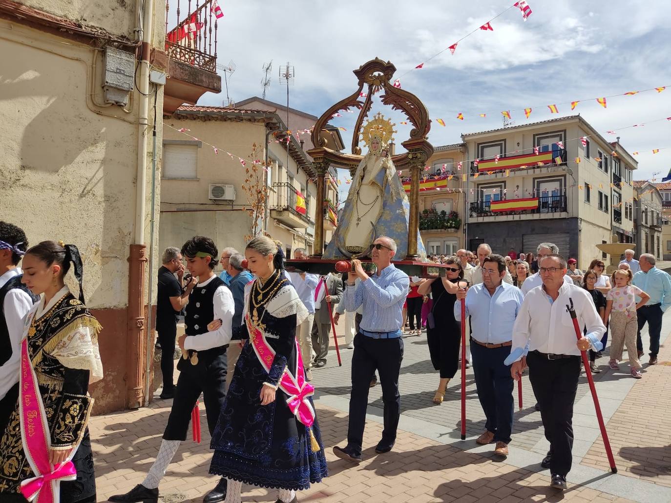 Día de esplendor para honrar a la Virgen en Cespedosa de Tormes