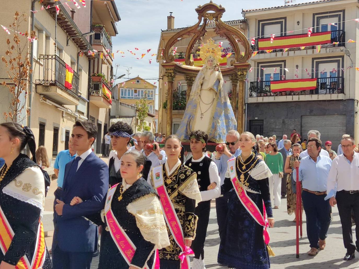 Día de esplendor para honrar a la Virgen en Cespedosa de Tormes