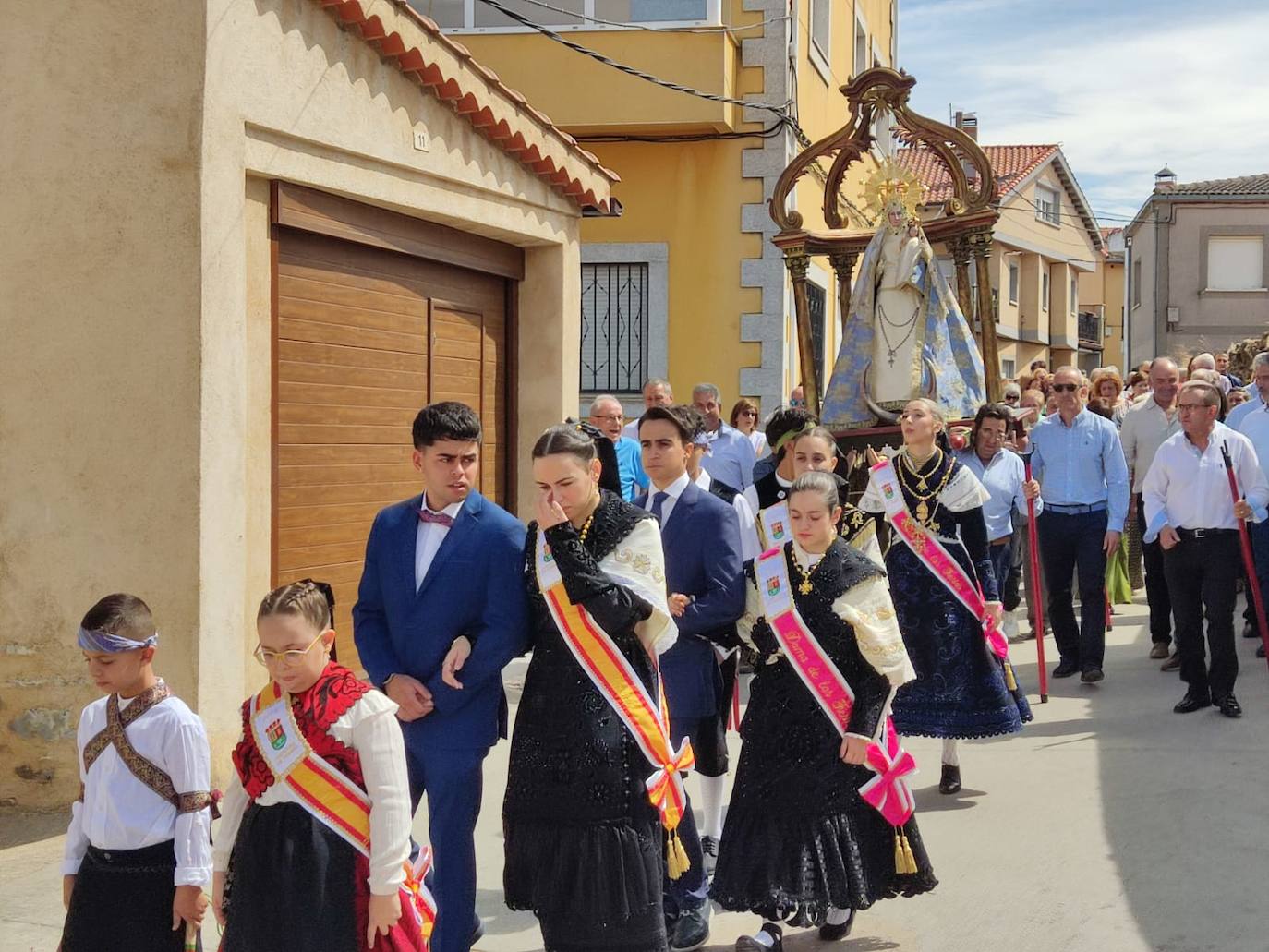 Día de esplendor para honrar a la Virgen en Cespedosa de Tormes