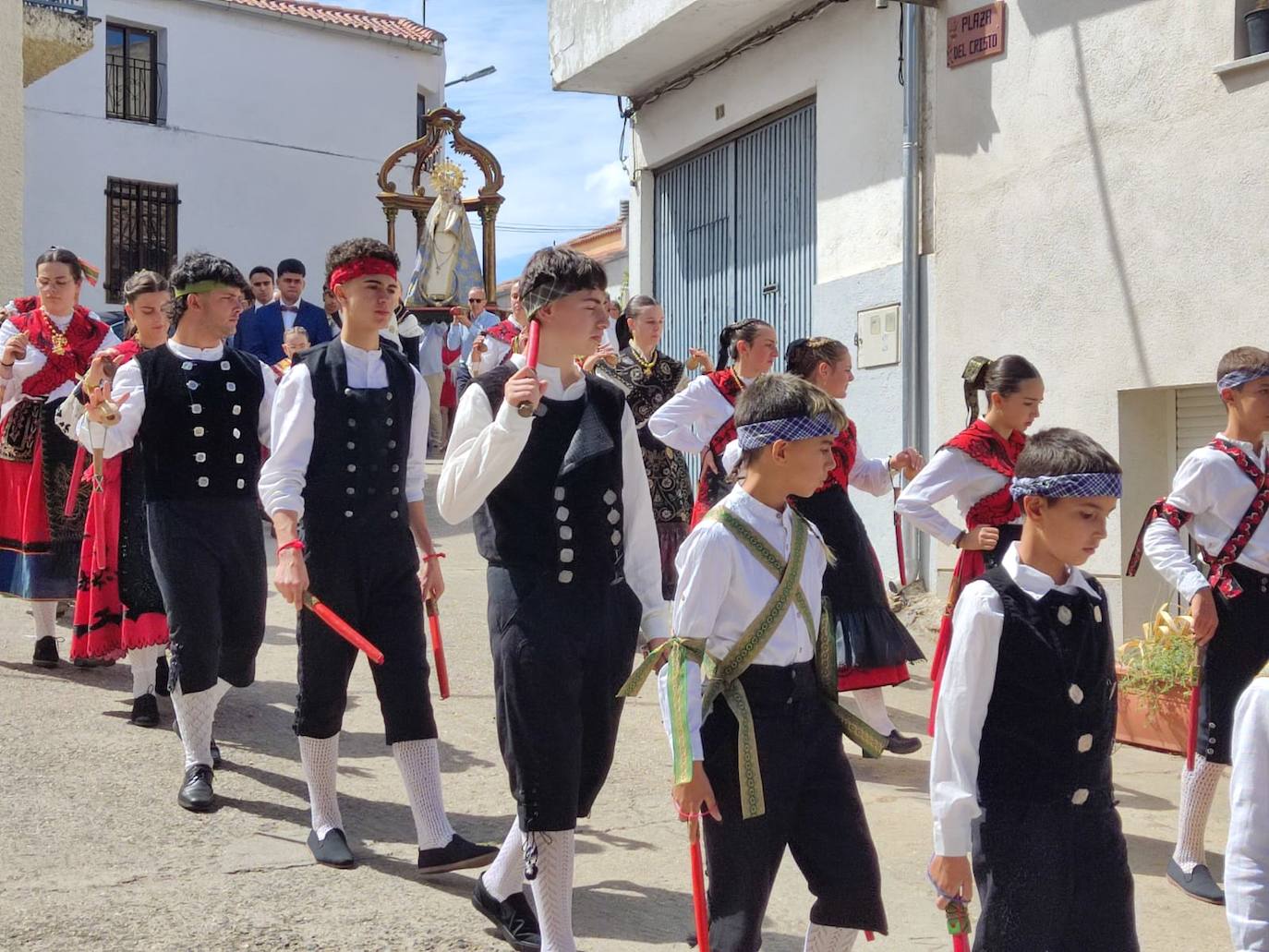 Día de esplendor para honrar a la Virgen en Cespedosa de Tormes