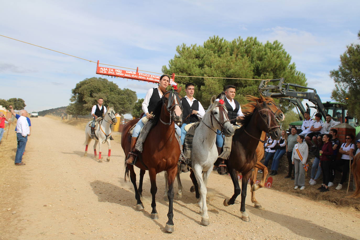 Día de esplendor para honrar a la Virgen en Cespedosa de Tormes
