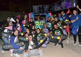 Los disfraces grupales animan las fiestas.