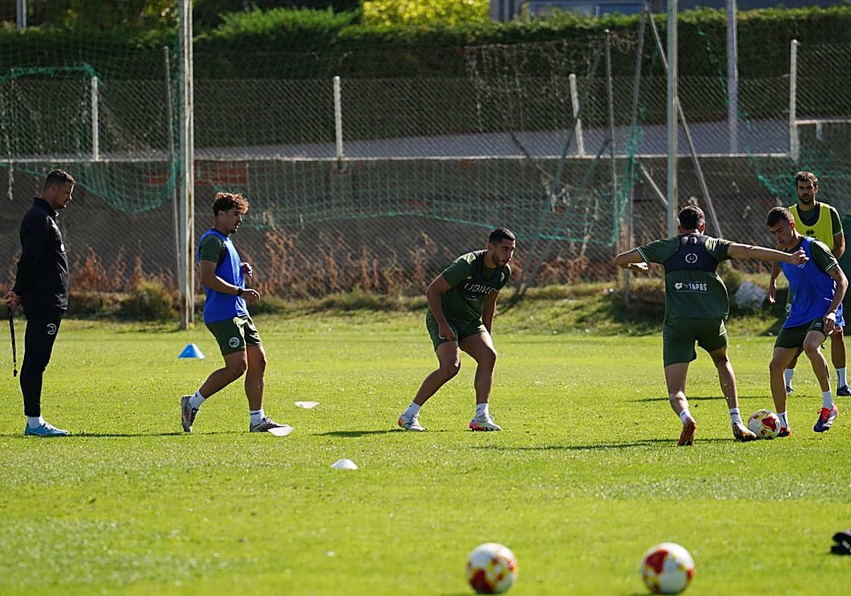 El anexo al Tori acoge la primera sesión de la semana para Unionistas con la vista puesta en el Pedro Escartín