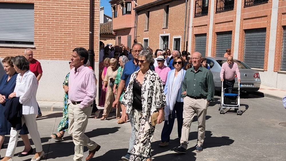 Multitudinaria procesión en honor a la Virgen de la Encina en Macotera