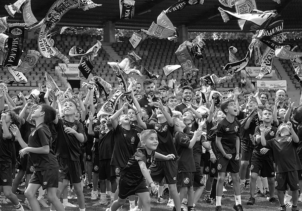 Abonos de Tribuna desde 15 a 120 euros para familiares de la cantera del Salamanca UDS