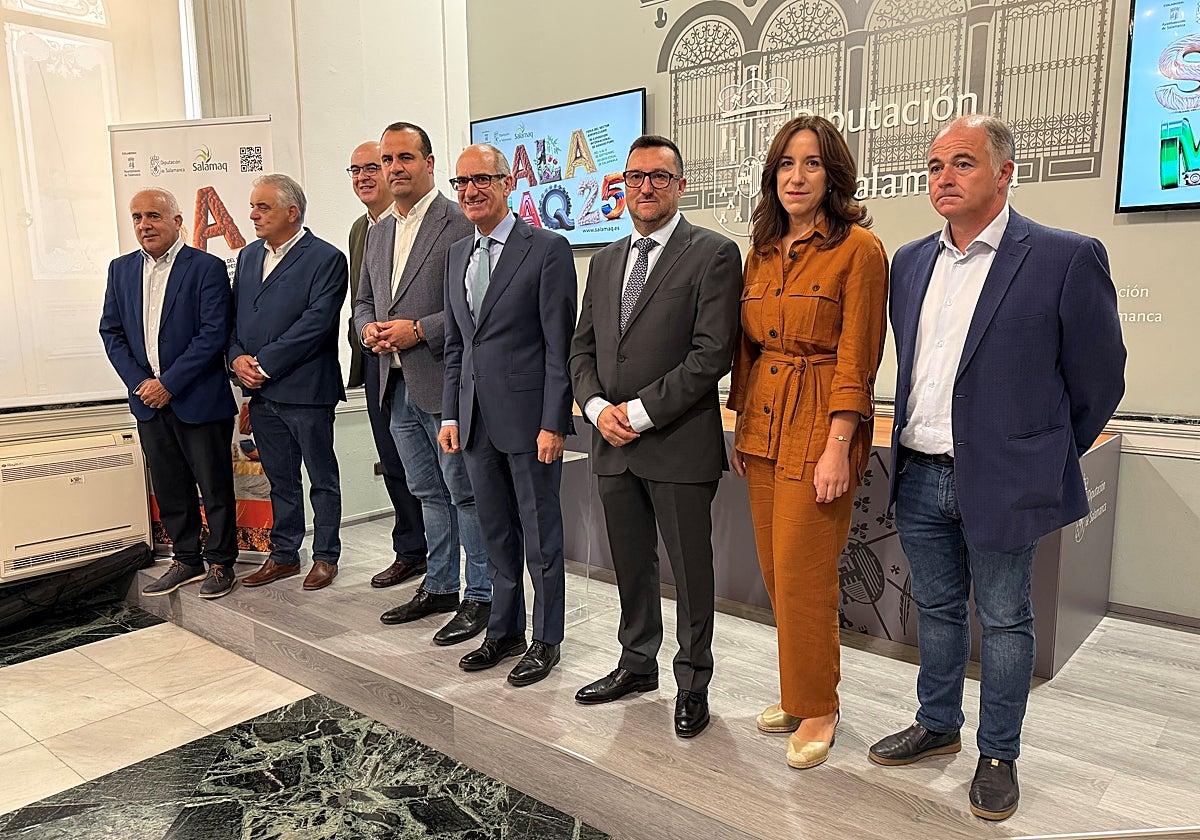 Javier Iglesias, presidente de la Diputación, juntos a los diputados vinculados a Salamaq.