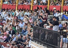 Una cámara de video en la plaza de toros de Aranjuez.