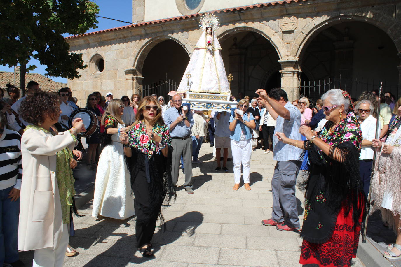 Gallegos de Solmirón entona el &quot;Adiós&quot; a la Virgen de Gracia Carrero