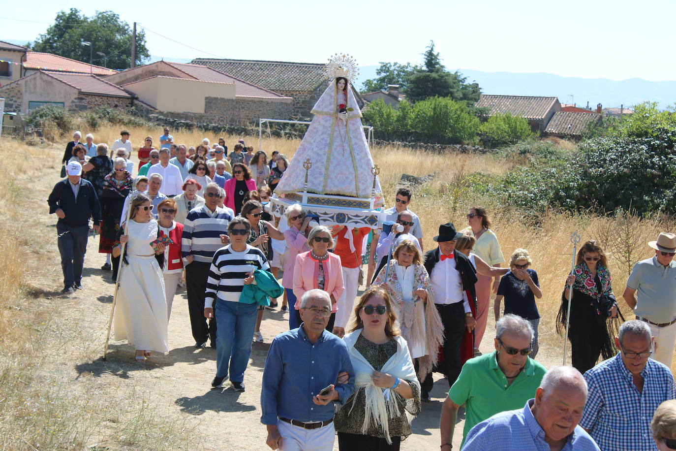Gallegos de Solmirón entona el &quot;Adiós&quot; a la Virgen de Gracia Carrero