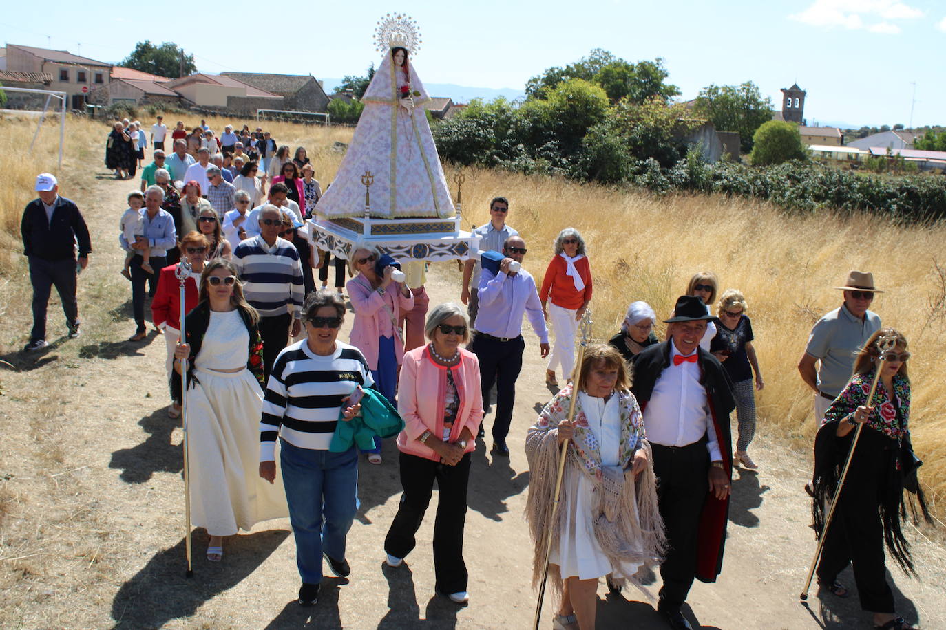 Gallegos de Solmirón entona el &quot;Adiós&quot; a la Virgen de Gracia Carrero