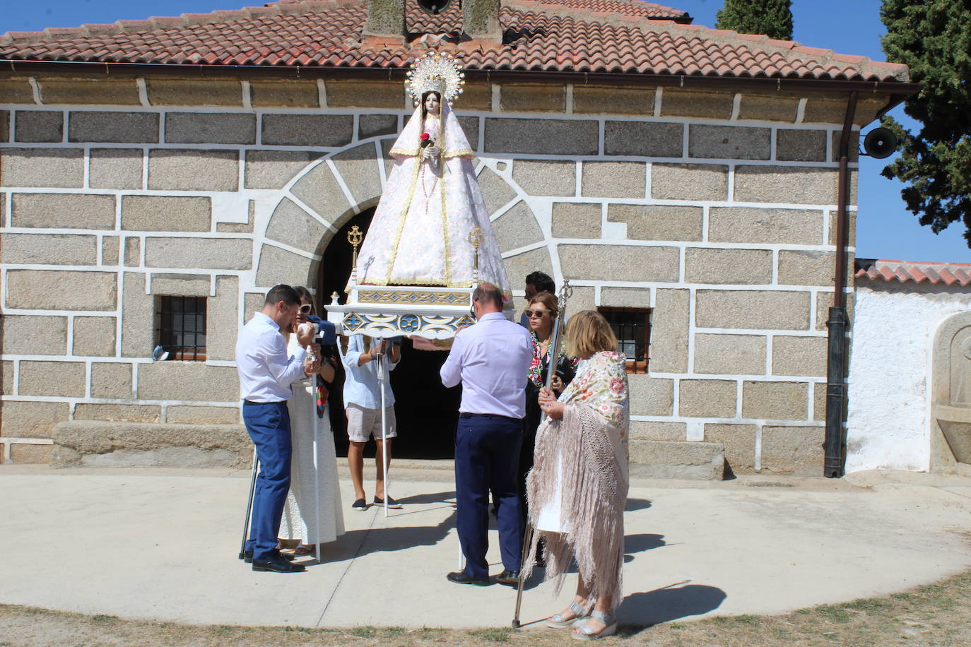 Gallegos de Solmirón entona el &quot;Adiós&quot; a la Virgen de Gracia Carrero