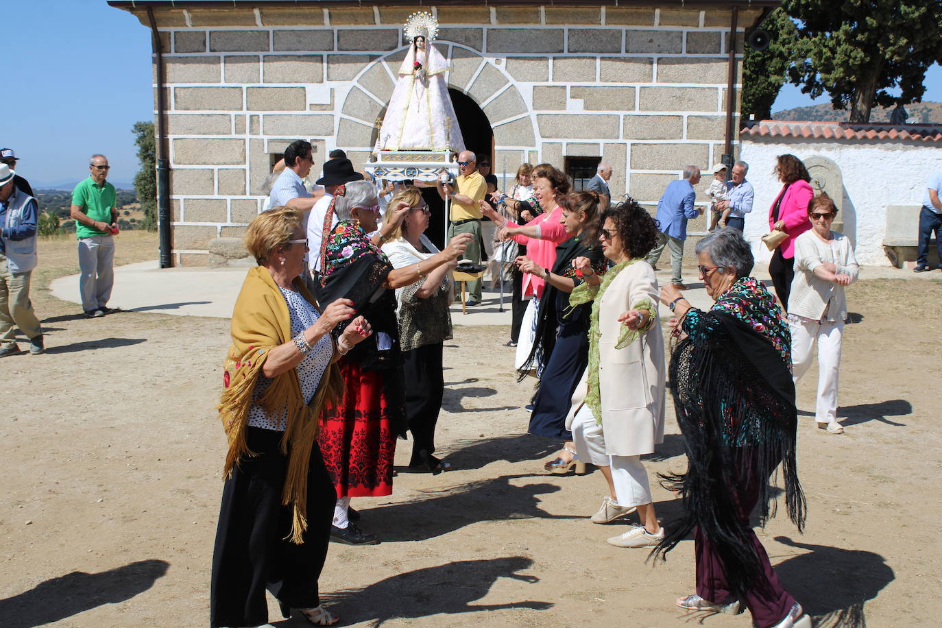 Gallegos de Solmirón entona el &quot;Adiós&quot; a la Virgen de Gracia Carrero
