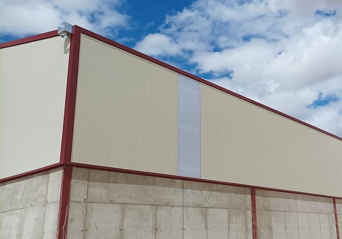 Trabajos de Cubiertas y Cerramientos Hernández, en naves agrícolas y cebaderos de vacuno.